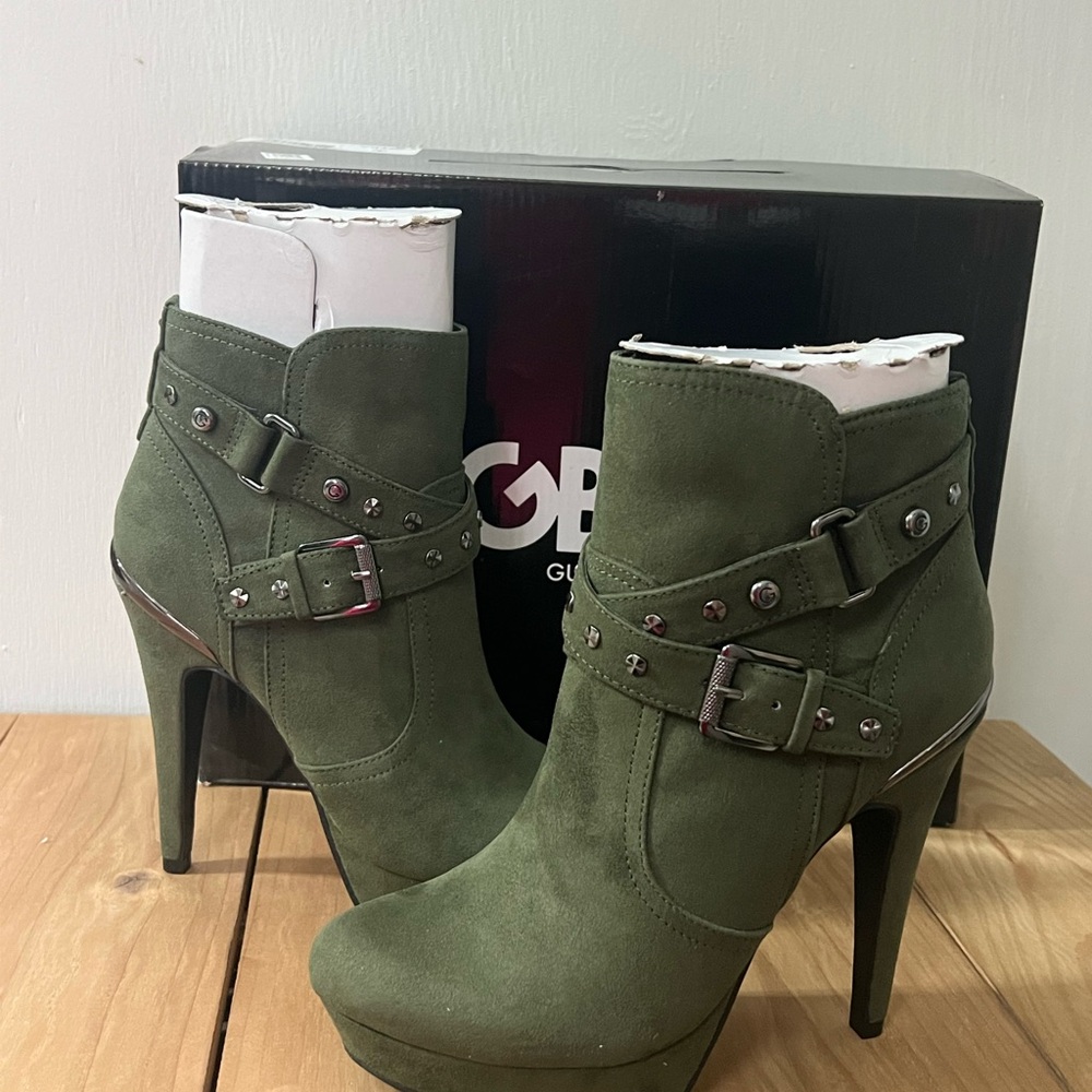 Guess Deeka Green Suede Women's Ankle Boots